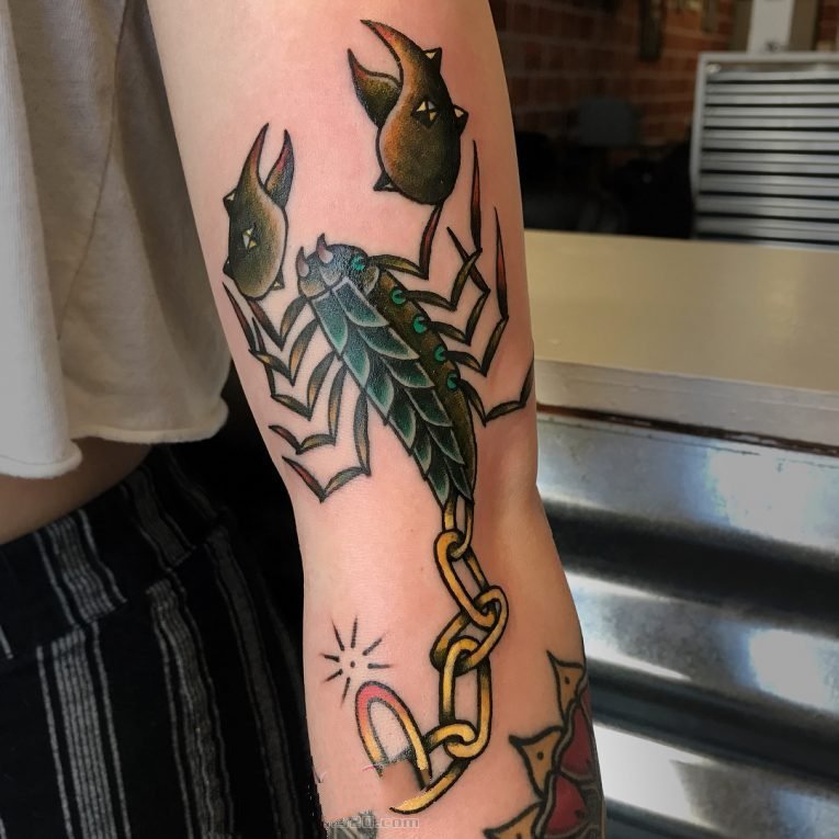 点击大图看下一张：蝎子图片纹身   多款手臂上的蝎子纹身图案