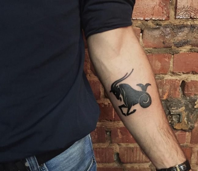 点击大图看下一张：摩羯座纹身图案   意义性十足的星座纹身图案