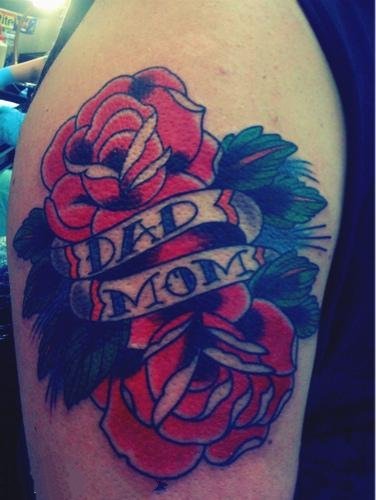 点击大图看下一张：纹身玫瑰花   含蕾欲放的玫瑰花纹身图案
