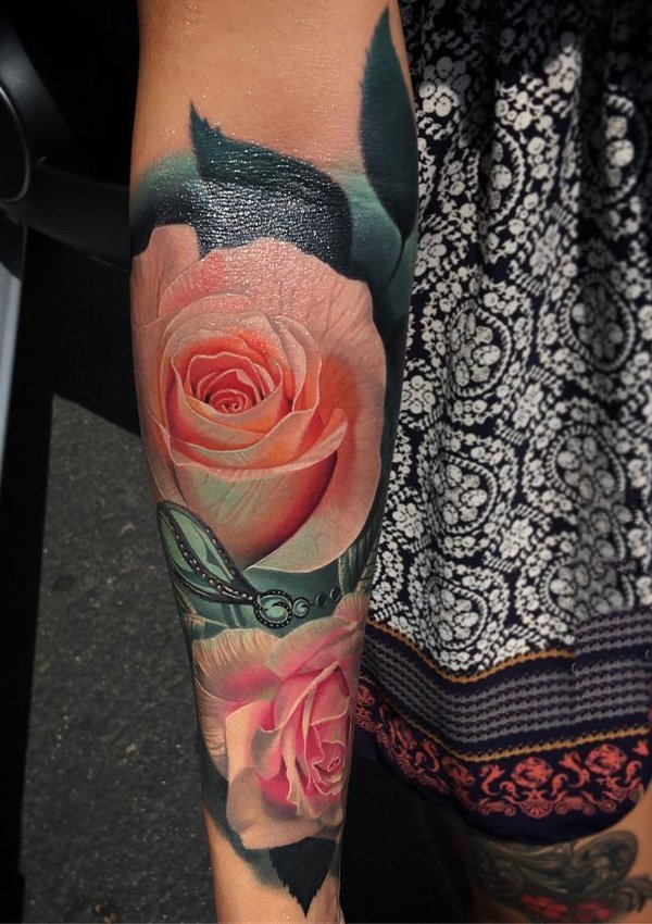 点击大图看下一张：纹身玫瑰花   含蕾欲放的玫瑰花纹身图案