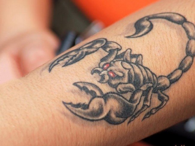 点击大图看下一张：蝎子图片纹身  气势逼人的蝎子纹身图案