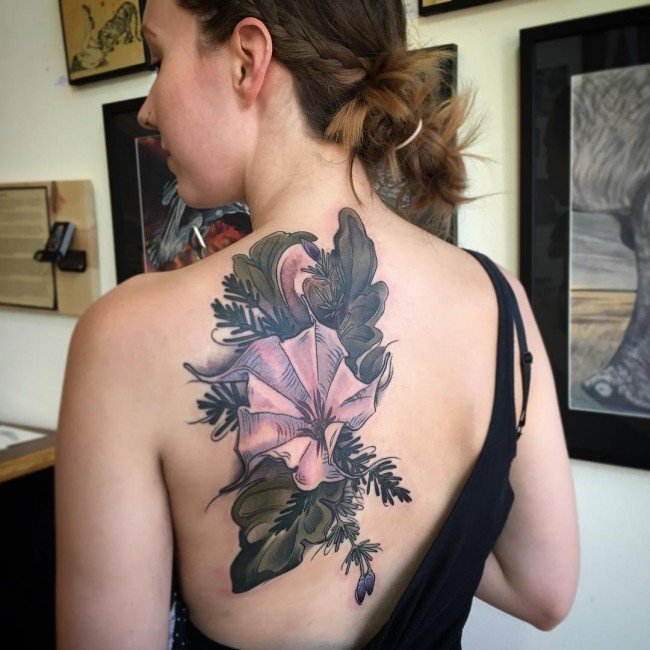点击大图看下一张：纹身植物图案  花香醉人的花朵纹身图案