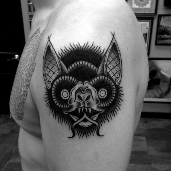 点击大图看下一张：纹身蝙蝠   面目狰狞的蝙蝠纹身图案