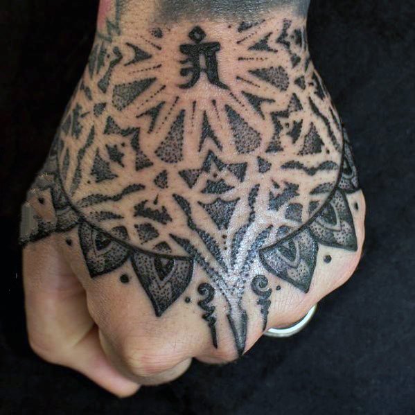 点击大图看下一张：手背纹身  多款黑灰色调的手背纹身图案