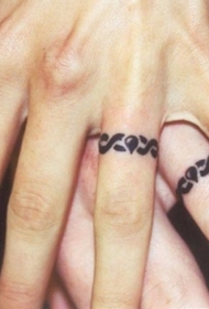 情侣纹身戒指   代表着承诺的情侣戒指纹身图案
