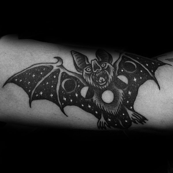 点击大图看下一张：蝙蝠纹身图案_11张动物蝙蝠的纹身图案作品图片