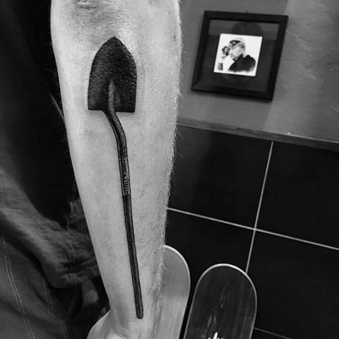 点击大图看下一张：铲子纹身图案_10张 多款生动趣味的铲子纹身图案作品