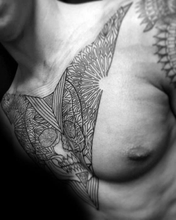 点击大图看下一张：胸部纹身图案_11 张极具强烈设计感的胸部纹身图案图集