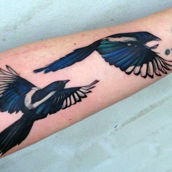 点击大图看下一张：喜鹊纹身图_10张小鸟喜鹊的纹身图案作品图片