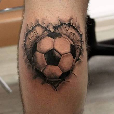 点击大图看下一张：足球纹身作品_15张优秀的关于足球纹身图案图片欣赏