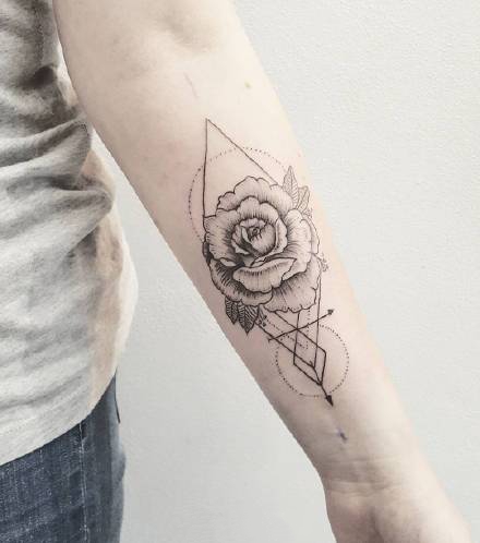 点击大图看下一张:简约手臂小清新纹身_9张胳膊上的简约小清新纹身图案欣赏