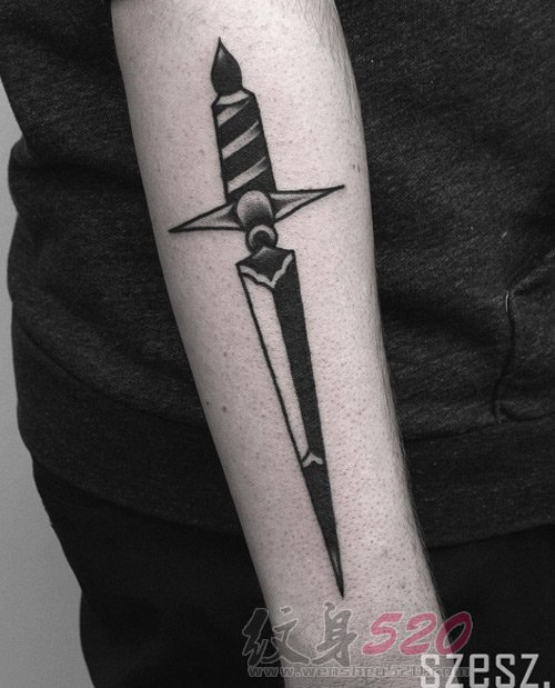 点击大图看下一张：欧美匕首纹身 锋芒逼人的匕首纹身图案