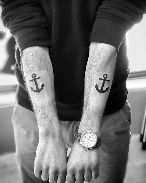 点击大图看下一张：男生纹身船锚  简单而又时尚的船锚纹身图案