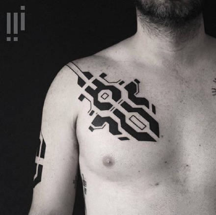 点击大图看下一张：科幻感纹身-来自新西兰纹身艺术家的未来主义纹身图