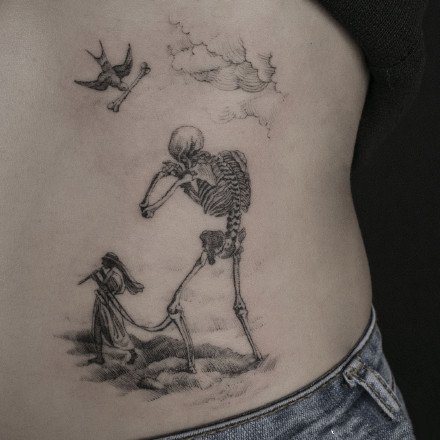 点击大图看下一张：创意纹身-神秘感十足的黑灰创意有趣纹身图片
