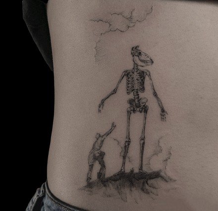 点击大图看下一张：创意纹身-神秘感十足的黑灰创意有趣纹身图片