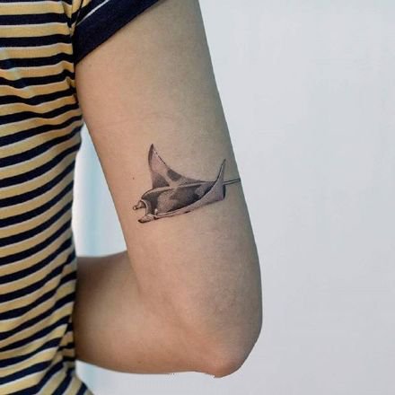 点击大图看下一张：简约纹身-个性十足适合在手臂的简约点刺纹身图片