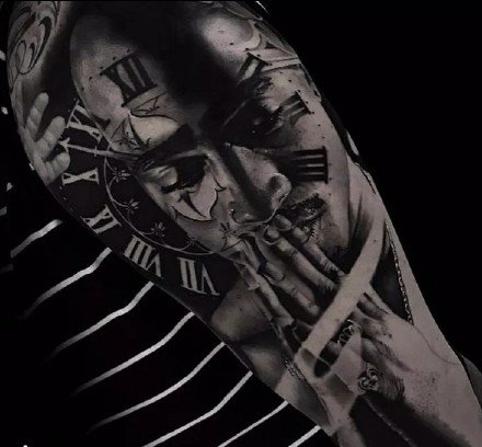 点击大图看下一张：酷炫纹身图案-酷黑的人物风格纹身图片