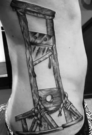 断头台纹身图案-一组古代行刑的断头台纹身图案图片