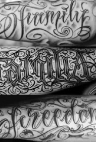 花体字纹身--几张漂亮的黑色花体字纹身图案作品