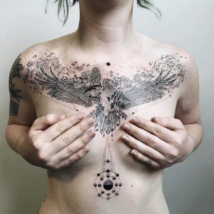 点击大图看下一张：花胸纹身图案-9张好看的花胸纹身图片