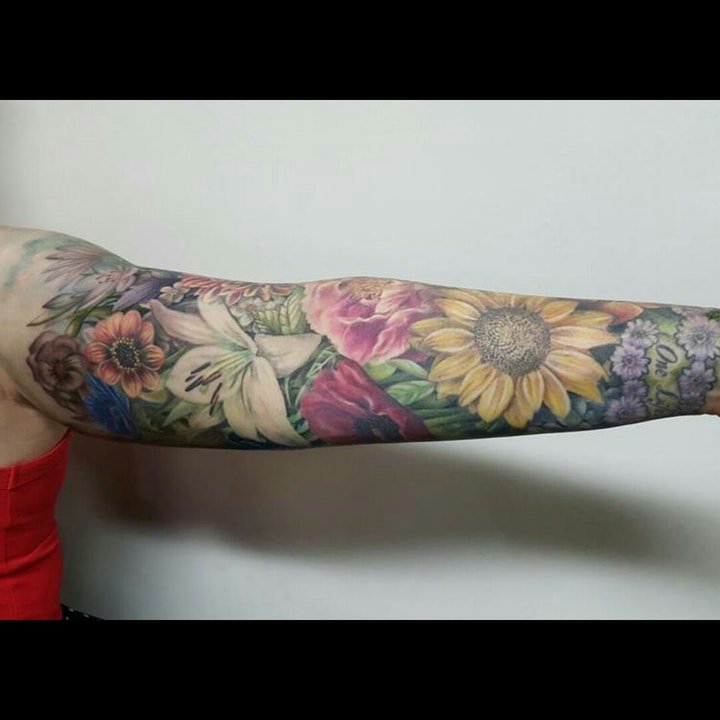 点击大图看下一张：花朵纹身图案-20张身体各个部位传统彩绘纹身图案