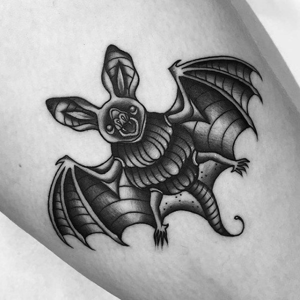 点击大图看下一张：蝙蝠纹身图案-10张迅猛而又精准的蝙蝠纹身图案