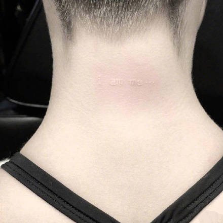 点击大图看下一张：白色纹身图案-9张小清新的白色的纹身图片