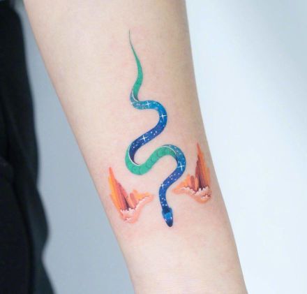 点击大图看下一张：水彩蛇纹身图案-9张韩国首尔纹身艺术家Zihee的创意纹身图片