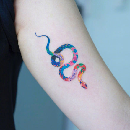 点击大图看下一张：水彩蛇纹身图案-9张韩国首尔纹身艺术家Zihee的创意纹身图片