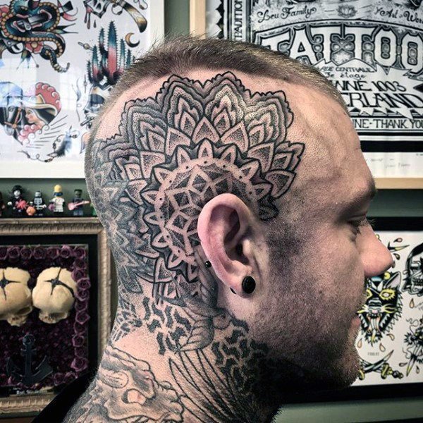 点击大图看下一张：男士头部纹身--10张男性个性的头部黑色纹身图案