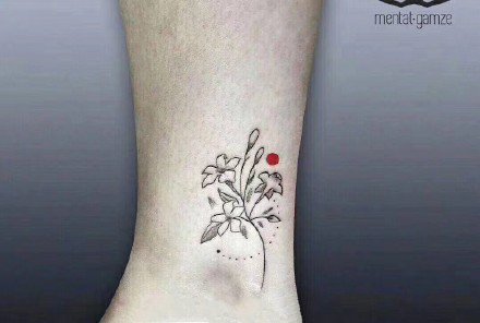 点击大图看下一张：9张脚踝黑色点刺植物动物+红点元素的纹身图片