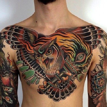 点击大图看下一张：几张猫头鹰花胸纹身图案和手稿欣赏