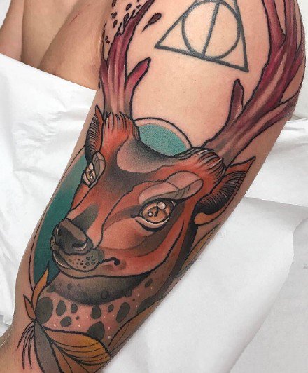 点击大图看下一张：一组小鹿头纹身作品图片欣赏