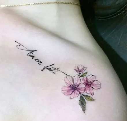 点击大图看下一张：花朵纹身图--一组适合优雅女性的纹身花卉图案作品