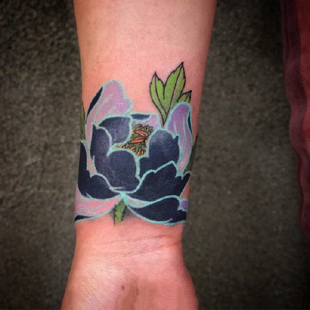 点击大图看下一张：传统花卉纹身--一组手臂上的传统花朵纹身图案图片