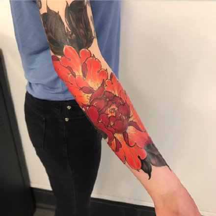 点击大图看下一张：传统花卉纹身--一组手臂上的传统花朵纹身图案图片