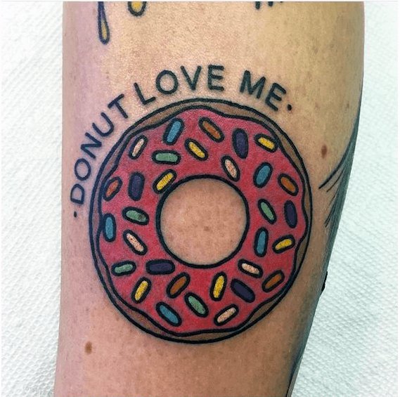 点击大图看下一张：美食食物甜甜圈的创意纹身图案作品欣赏
