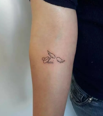 点击大图看下一张：小天使翅膀纹身--简约又文艺mini版天使的翅膀纹身图案