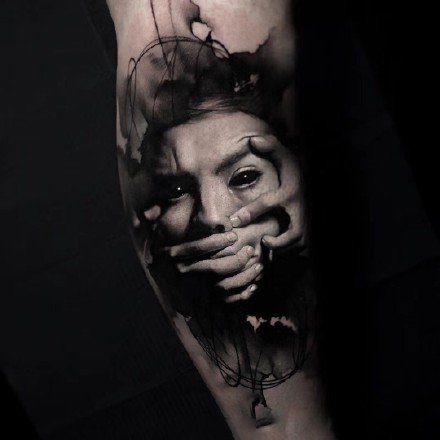 点击大图看下一张：黑灰写实纹身--一组精品国外写实大黑灰人物肖像纹身图案