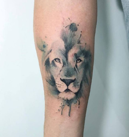 点击大图看下一张：几张重彩色的漂亮狮子纹身图案作品