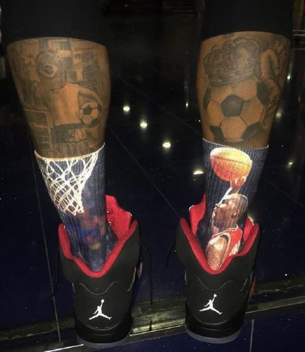 点击大图看下一张：足球明星内马尔的那些纹身组图欣赏