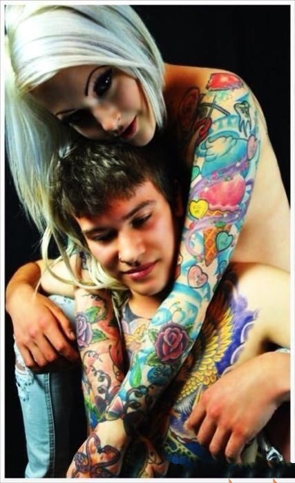 点击大图看下一张：一组性感的国外纹身美女图片欣赏