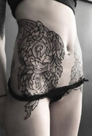 女性图腾纹身--9张女性经典的黑灰图腾纹身图案作品