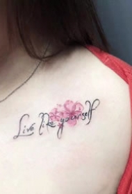 女生肩部锁骨的小清新水彩花朵纹身图案