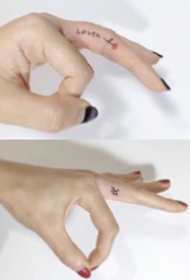 女孩子喜欢的手指上超简约的小清新纹身图案