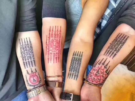 点击大图看下一张：刺符纹身--一组宗教爱好者喜欢的刺符纹身图案欣赏