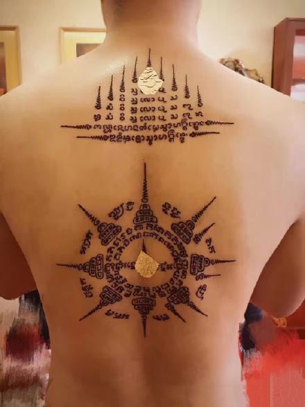 点击大图看下一张：刺符纹身--一组宗教爱好者喜欢的刺符纹身图案欣赏