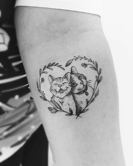 点击大图看下一张：猫咪纹身--猫奴的可爱小猫咪纹身图案作品