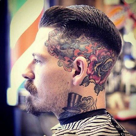 点击大图看下一张：发间纹身--男性头部帅气的发间纹身图案欣赏